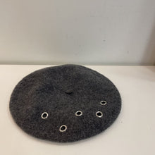 Load image into Gallery viewer, Wool beret w grommets