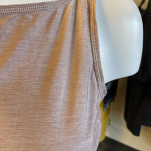Load image into Gallery viewer, Lululemon shiny tank M