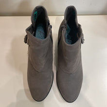 Load image into Gallery viewer, Blowfish stack heel ankle boots 8