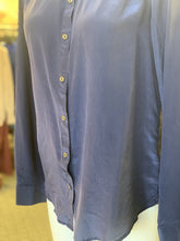 Load image into Gallery viewer, Banana Republic silk button up M