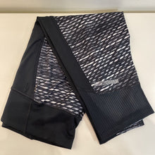 Load image into Gallery viewer, Under Armour print cropped leggings NWT L