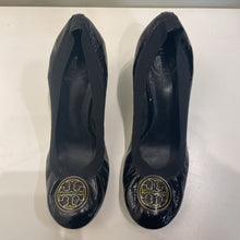 Load image into Gallery viewer, Tory Burch patent leather heels 8