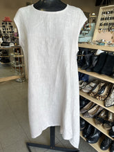 Load image into Gallery viewer, Bryn Walker Asymmetrical Hem Linen Top M