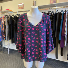 Load image into Gallery viewer, Style & Co lips print top L