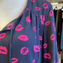 Load image into Gallery viewer, Style & Co lips print top L