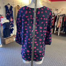 Load image into Gallery viewer, Style & Co lips print top L