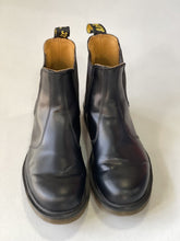 Load image into Gallery viewer, Dr. Martens Boots 8/39 (fits 9)
