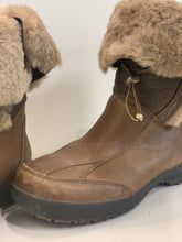 Load image into Gallery viewer, Blondo real sheep shearling lined waterproof boots 7