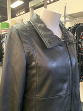 Load image into Gallery viewer, Danier zip out liner XS