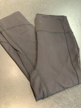 Load image into Gallery viewer, Lululemon cropped leggings 4