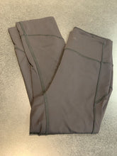 Load image into Gallery viewer, Lululemon cropped leggings 4
