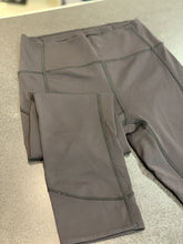 Load image into Gallery viewer, Lululemon cropped leggings 4