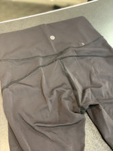 Load image into Gallery viewer, Lululemon cropped leggings 4