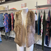 Load image into Gallery viewer, Dynamite faux fur vest M