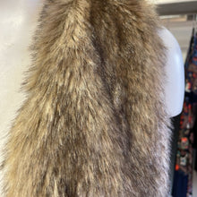 Load image into Gallery viewer, Dynamite faux fur vest M