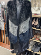 Load image into Gallery viewer, Faux Fur Vest M-L