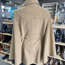 Load image into Gallery viewer, London Fog Cape M