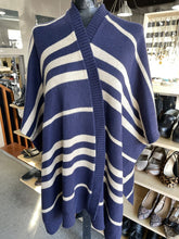 Load image into Gallery viewer, Gap Shawl Sweater O/S