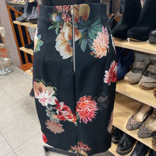 Load image into Gallery viewer, Zara Floral Skirt XS