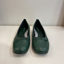 Load image into Gallery viewer, Naturalizer flats 9