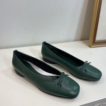 Load image into Gallery viewer, Naturalizer flats 9