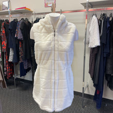 Load image into Gallery viewer, Unbranded faux fur vest M