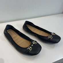 Load image into Gallery viewer, Me Too leather flats 8.5