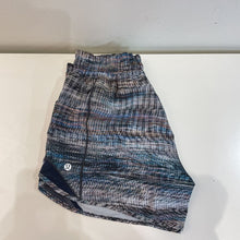 Load image into Gallery viewer, Lululemon lined shorts 6 Tall
