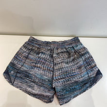 Load image into Gallery viewer, Lululemon lined shorts 6 Tall