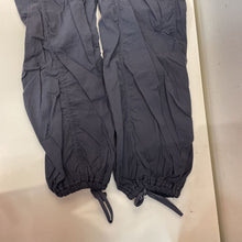 Load image into Gallery viewer, Lululemon On The Move pants 6