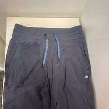 Load image into Gallery viewer, Lululemon On The Move pants 6