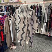 Load image into Gallery viewer, Wilfred triangle scarf