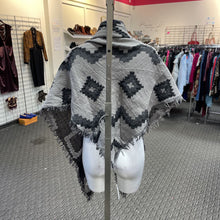 Load image into Gallery viewer, Wilfred triangle scarf