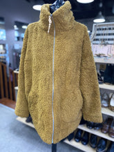 Load image into Gallery viewer, Lululemon Fuzzy Jacket 10