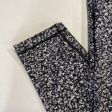 Load image into Gallery viewer, Lululemon Floral Cropped leggings 6