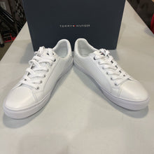 Load image into Gallery viewer, Tommy Hilfiger Sneakers 9 NEW