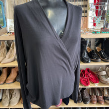 Load image into Gallery viewer, Banana Republic Top long sleeve threadsoft L