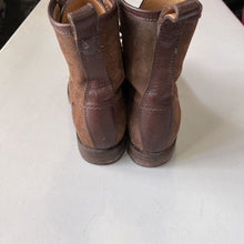 Load image into Gallery viewer, Frye Suede Boots 7
