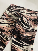 Load image into Gallery viewer, Lululemon Cropped Leggings 6