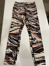 Load image into Gallery viewer, Lululemon Cropped Leggings 6
