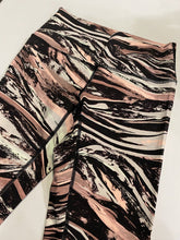 Load image into Gallery viewer, Lululemon Cropped Leggings 6