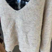 Load image into Gallery viewer, Babaton Sweater L