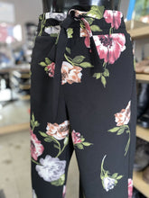 Load image into Gallery viewer, One by Chapter one floral pants M
