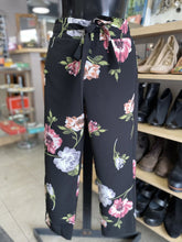 Load image into Gallery viewer, One by Chapter one floral pants M