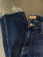 Load image into Gallery viewer, Mother Looker Ankle Fray Jeans 28