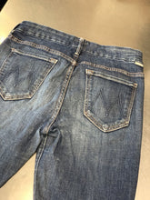 Load image into Gallery viewer, Mother Looker Ankle Fray Jeans 28