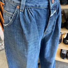 Load image into Gallery viewer, Closed Jeans 28 NWT
