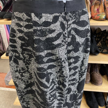 Load image into Gallery viewer, Elie Tahari Skirt 10