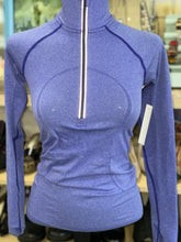Load image into Gallery viewer, Lululemon Top long sleeve 4