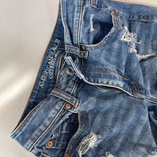 Load image into Gallery viewer, American Eagle High rise shortie shorts 00